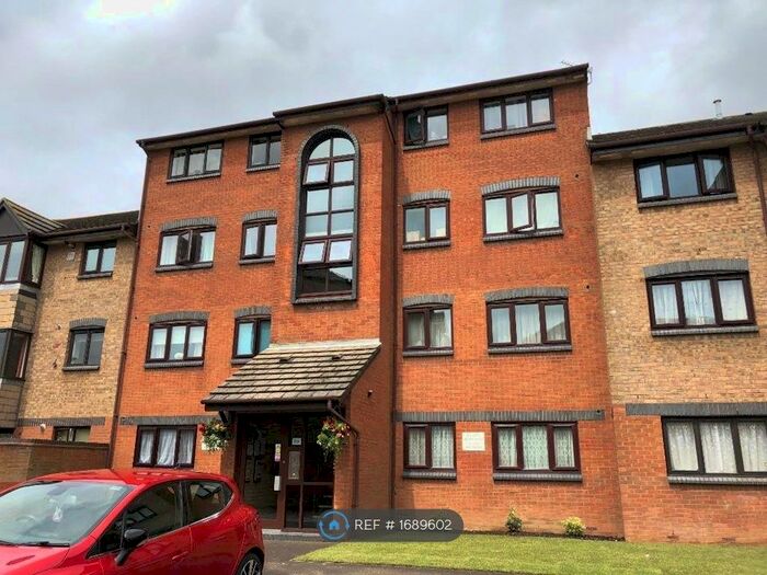 2 Bedroom Flat To Rent In St. Matthews Court, Gosport, PO12