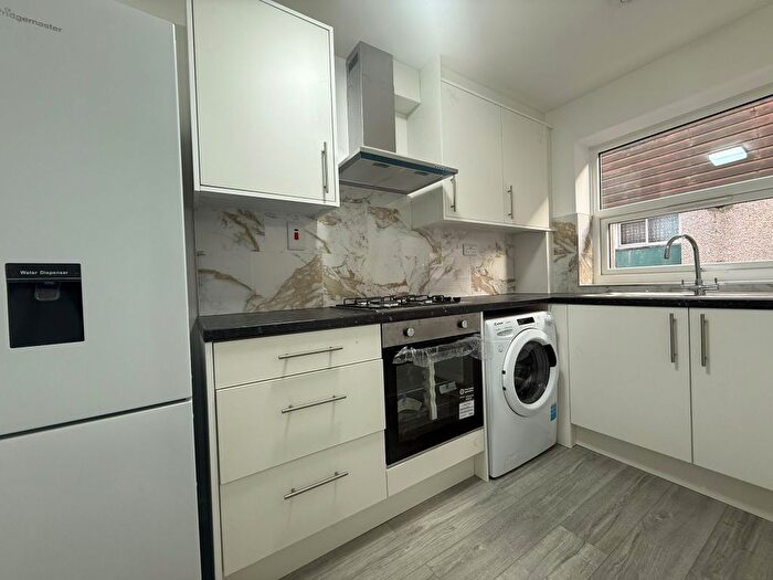 2 Bedroom Flat To Rent In Willowbrook Road, Southall, UB2