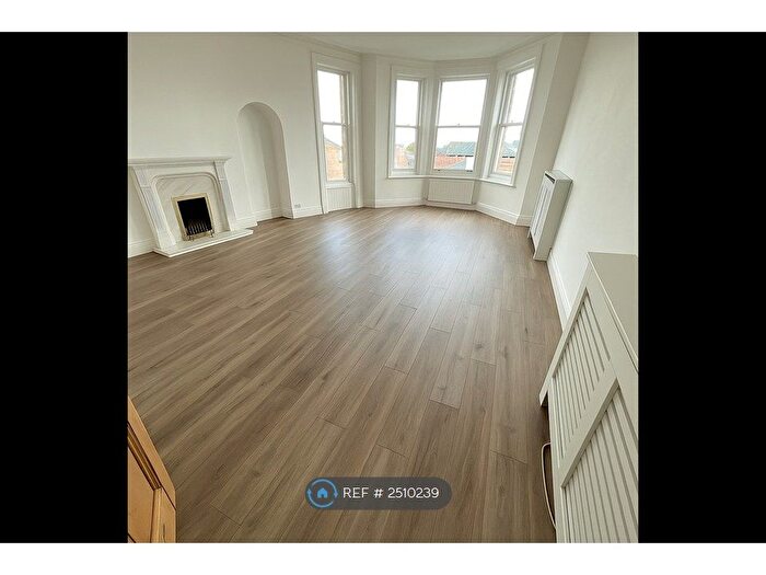2 Bedroom Flat To Rent In Crossflat Crescent, Paisley, PA1