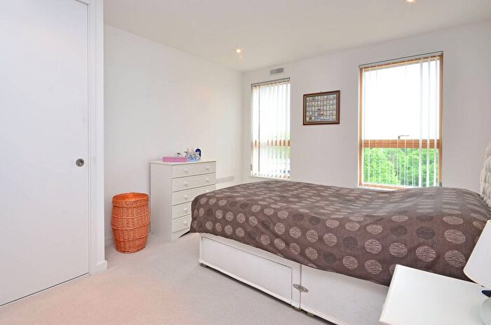 2 Bedroom Flat For Sale In Hardwicks Square, Wandsworth, London, SW18
