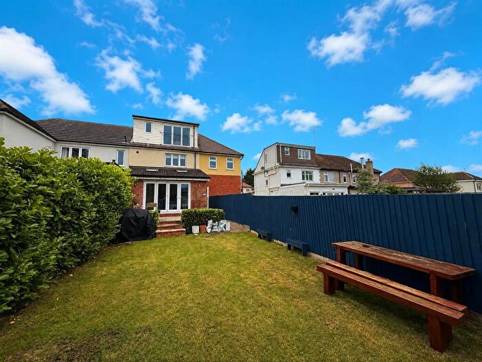 4 Bedroom Semi-Detached House For Sale In The Rising, Billericay, CM11