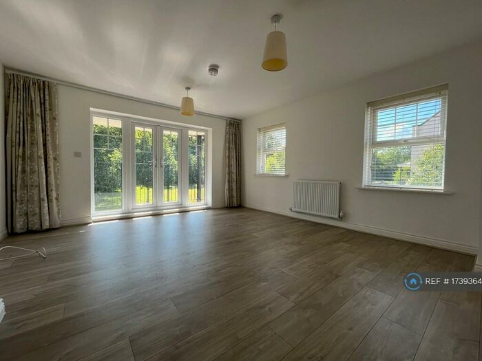 4 Bedroom End Of Terrace House To Rent In Mackintosh Street, Bromley, BR2