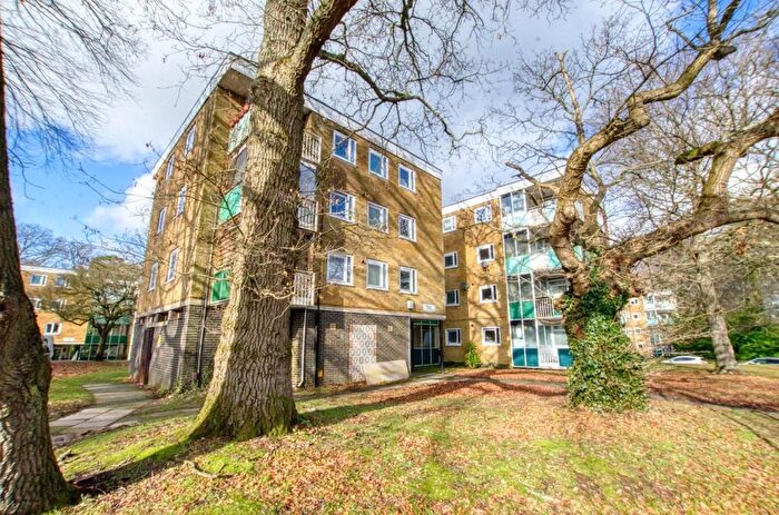 2 Bedroom Flat For Sale In Malwood Avenue, Southampton, SO16