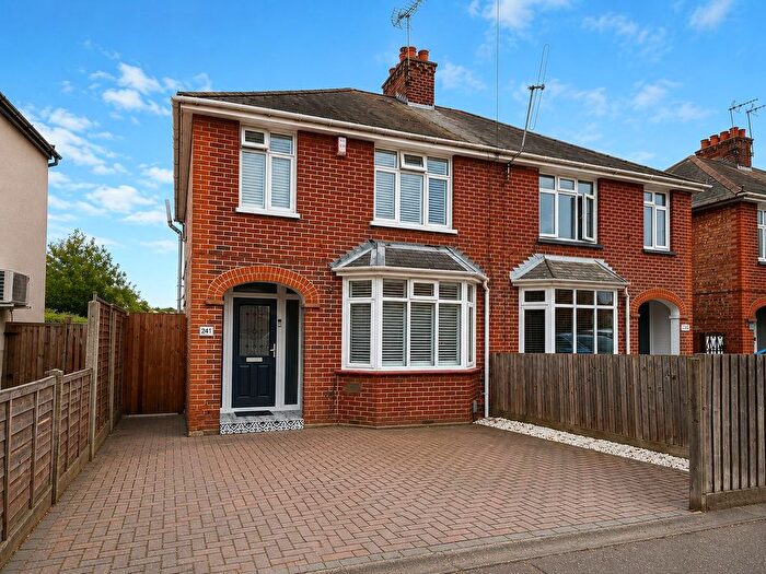 3 Bedroom Semi-Detached House For Sale In Harwich Road, Colchester, CO4