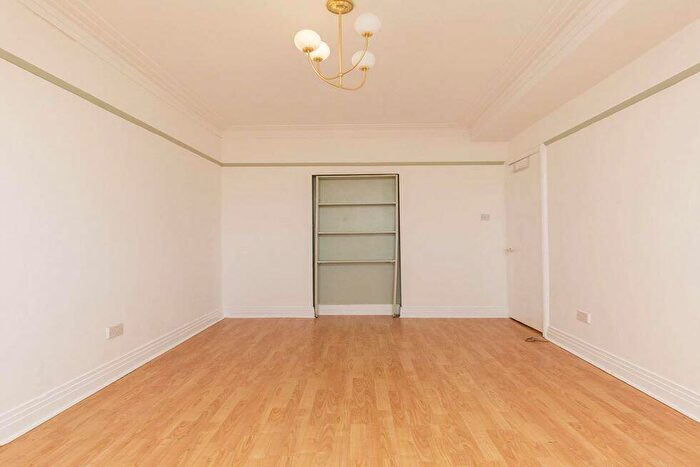 1 Bedroom Flat To Rent In Mornington Crescent, Camden, NW1