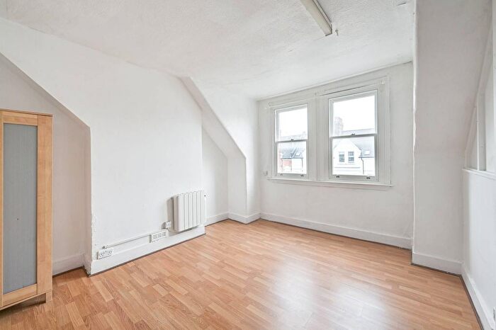 Studio To Rent In Callcott Road, Brondesbury, London, NW6