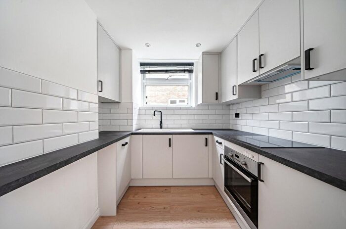 2 Bedroom Flat To Rent In Averil Grove, London, SW16