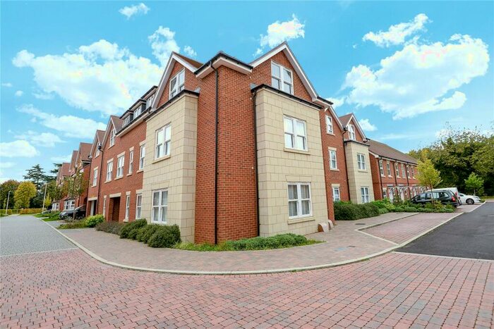 2 Bedroom Apartment To Rent In Haden Square, Reading, Berkshire, RG1