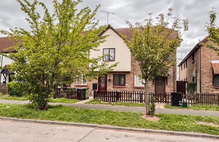 2 Bedroom Terraced House To Rent In Grange Avenue, Wickford, Essex, SS12