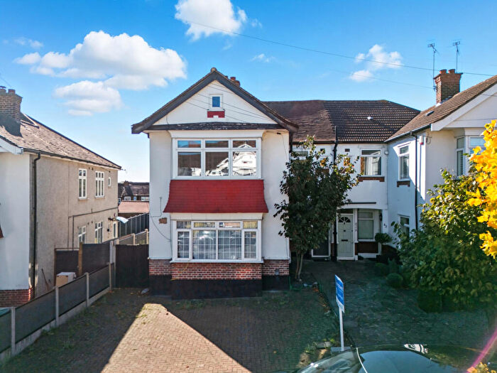 2 Bedroom Maisonette For Sale In Tudor Drive, Gidea Park, RM2