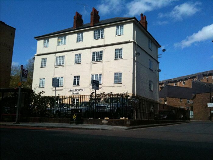 3 Bedroom Flat To Rent In Anne Boleyn House, Prusom Street, E1W