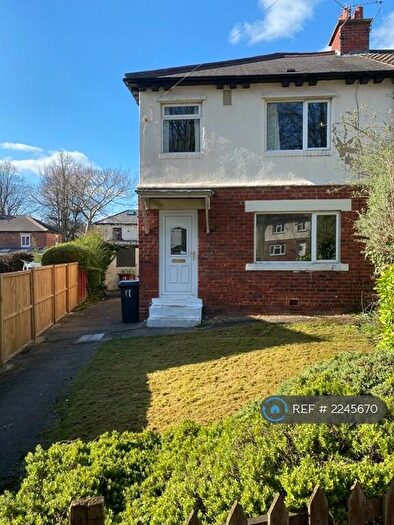 3 Bedroom Semi-Detached House To Rent In Cragg Avenue, Leeds, LS18
