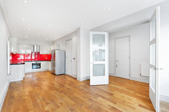 4 Bedroom Mews To Rent In Horbury Mews, London, W11