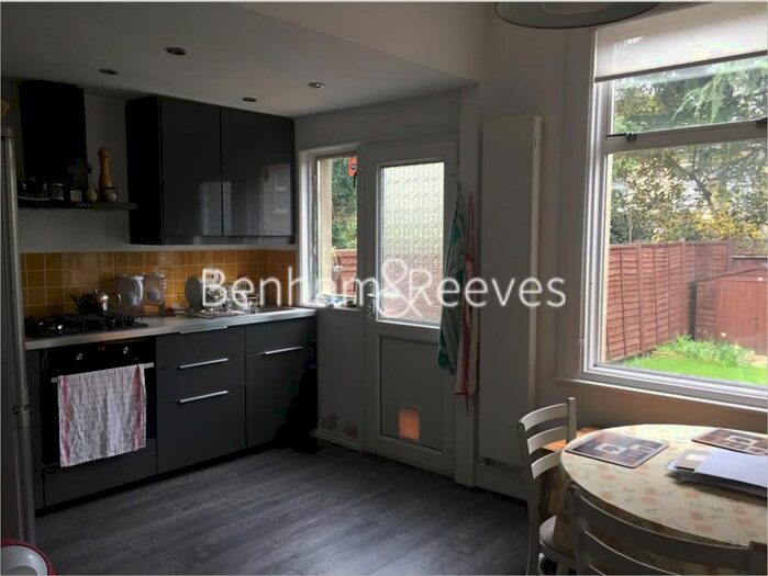 3 Bedroom Terraced House To Rent In Drayton Avenue, Ealing, W13