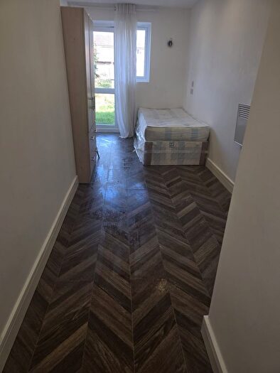 Studio To Rent In East Road, West Drayton, UB7