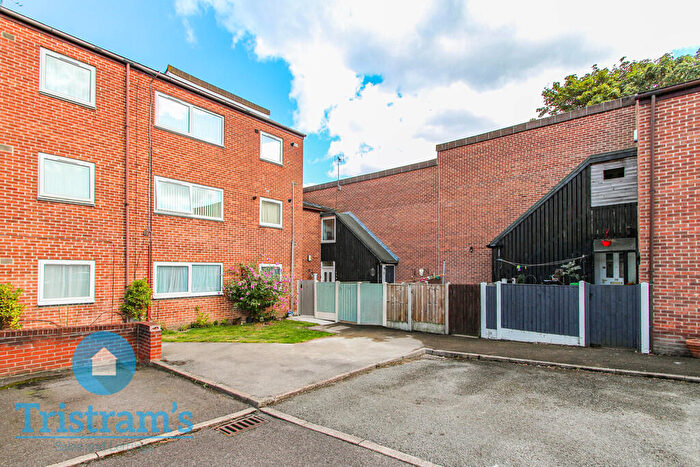 2 Bedroom Flat For Sale In Nidderdale, Wollaton, NG8