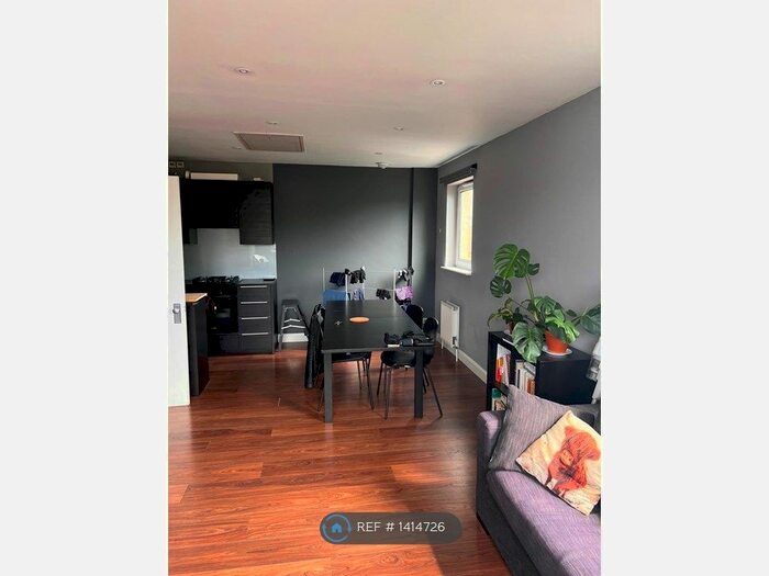 2 Bedroom Flat To Rent In Millenium Place, Bethnal Green, E2