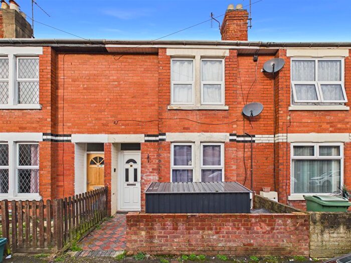 3 Bedroom Terraced House For Sale In Kitchener Avenue, Linden, Gloucester, GL1