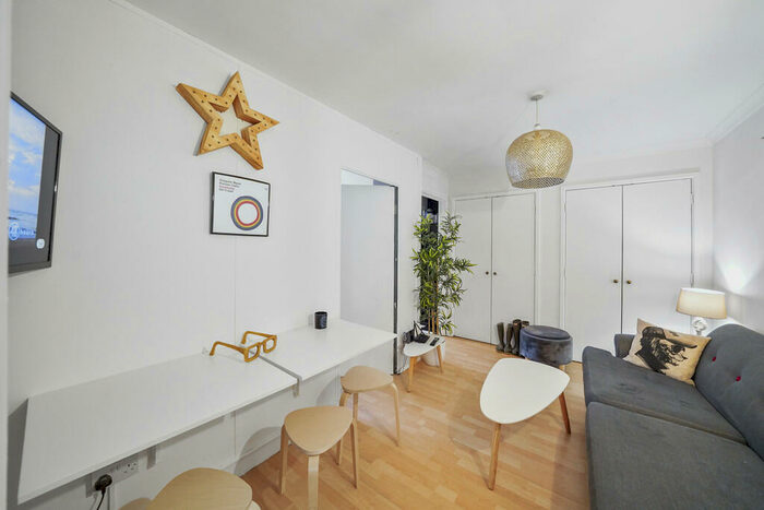 2 Bedroom Apartment For Sale In Back Church Lane London, E1