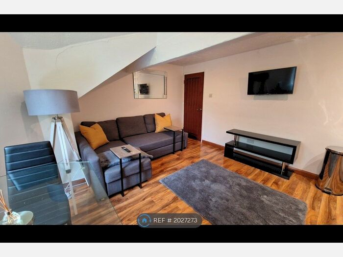2 Bedroom Flat To Rent In Polygon Road, Manchester, M8