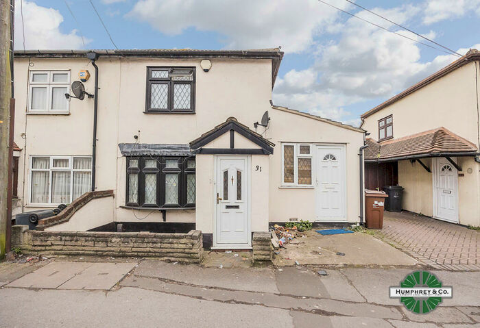 2 Bedroom Detached House To Rent In Whalebone Lane South, Dagenham, RM8