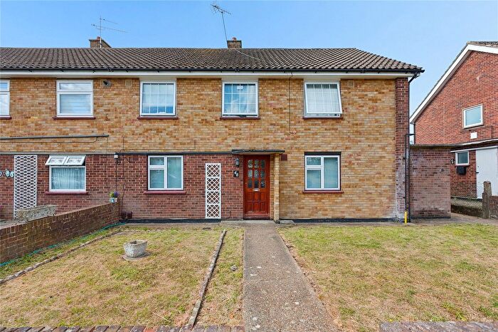 2 Bedroom Maisonette For Sale In Roseberry Gardens, Upminster, RM14