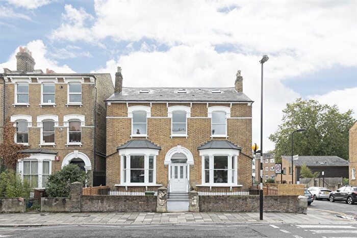 2 Bedroom Apartment To Rent In Lordship Park, London, N16