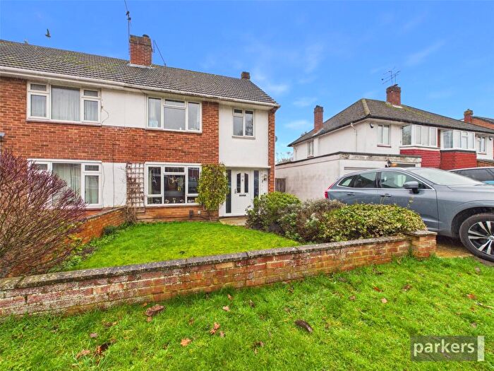 3 Bedroom Semi Detached House For Sale In Harcourt Drive, Earley, Reading, Berkshire, RG6