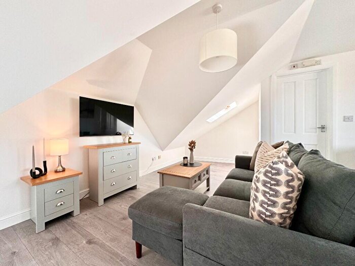 Studio To Rent In Station Road, London, NW4