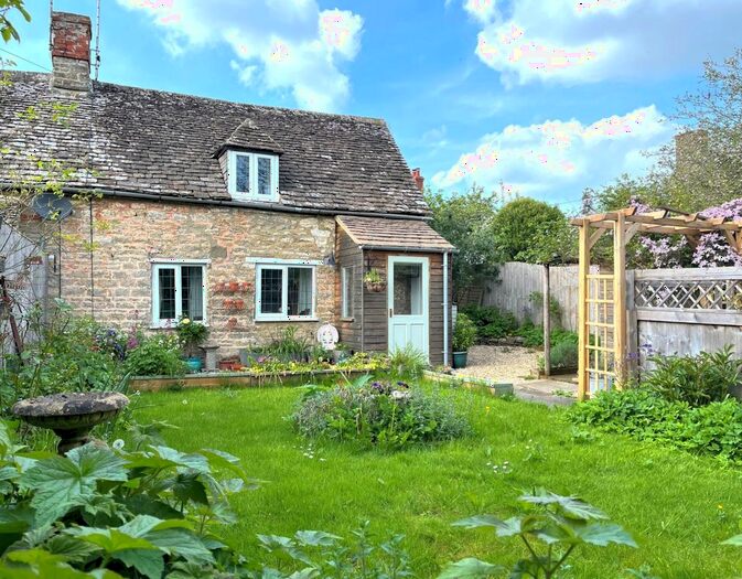 1 Bedroom Detached House For Sale In Nursery View, Cirencester, Gloucestershire, GL7