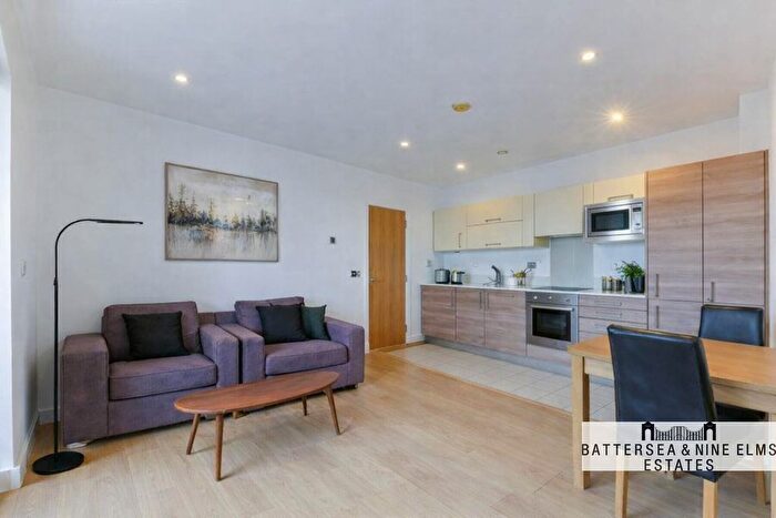 2 Bedroom Flat To Rent In Cornell Square, London, SW8