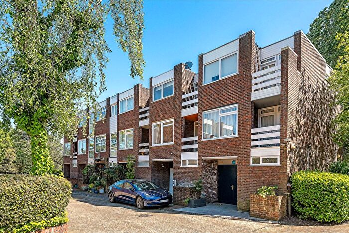 Detached House For Sale In King Charles Walk, Southfields, London, SW19