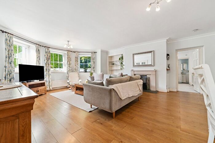 2 Bedroom Flat To Rent In Downe Lodge, Merton Road, SW18
