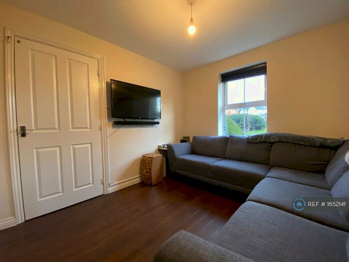 4 Bedroom End Of Terrace House To Rent In Solihull, Solihull, B91