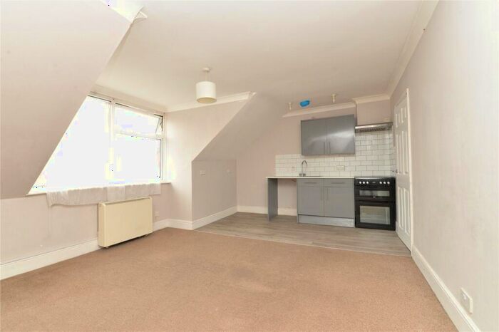 2 Bedroom Apartment For Sale In Station Road, New Milton, Hampshire, BH25