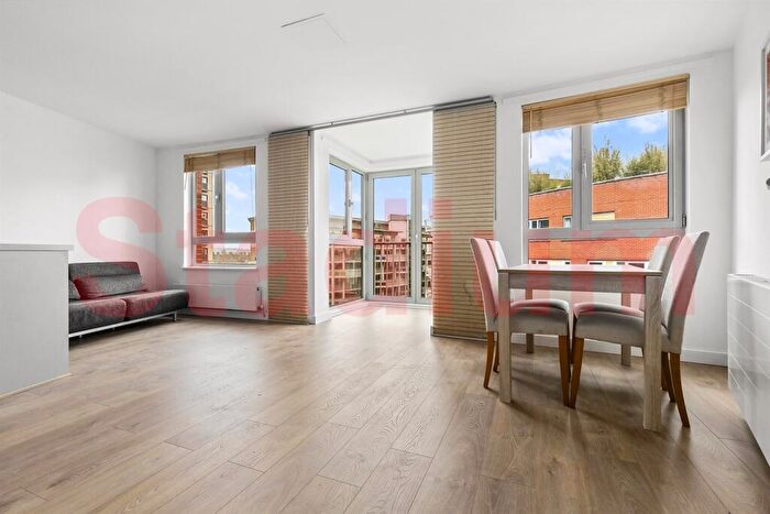 1 Bedroom Flat For Sale In Buckler Court, London - Epc Rating B, N7