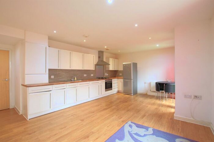 2 Bedroom Flat To Rent In Gateway Court, Convent Way, Southall, UB2