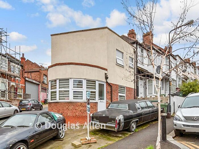 2 Bedroom End Of Terrace House For Sale In Byron Road, Walthamstow, E17