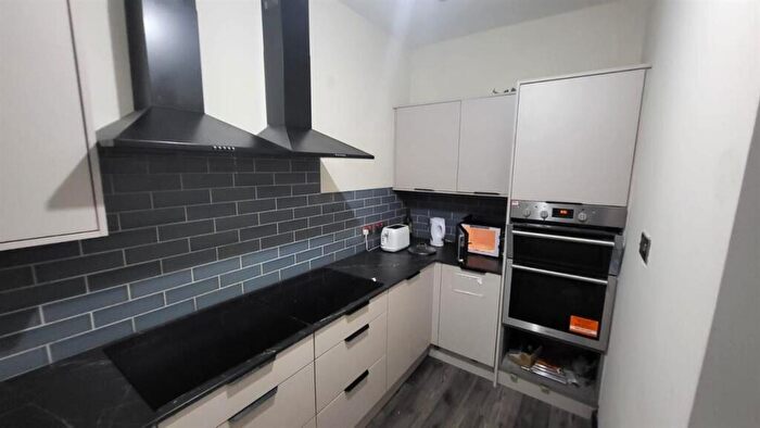 6 Bedroom House To Rent In Wilmslow Road, Manchester, M14