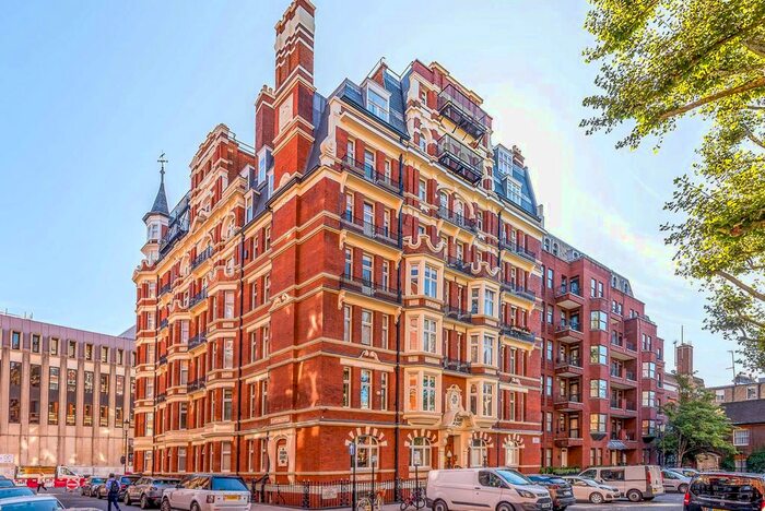 2 Bedroom Flat To Rent In Iverna Court, Kensington, London, W8