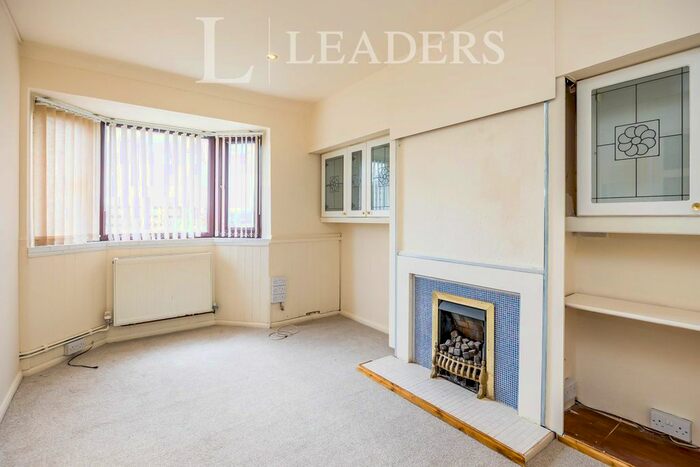 4 Bedroom Semi-Detached House To Rent In Woodside Road, Guildford, GU2