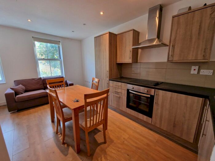 Studio To Rent In Fonthill Road, London, London, N4