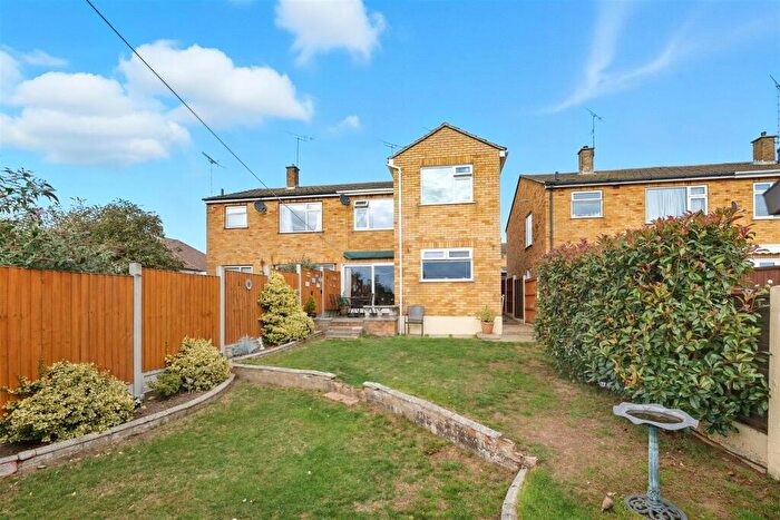 4 Bedroom Semi-Detached House For Sale In Springwater Road, Eastwood, Leigh On Sea, SS9