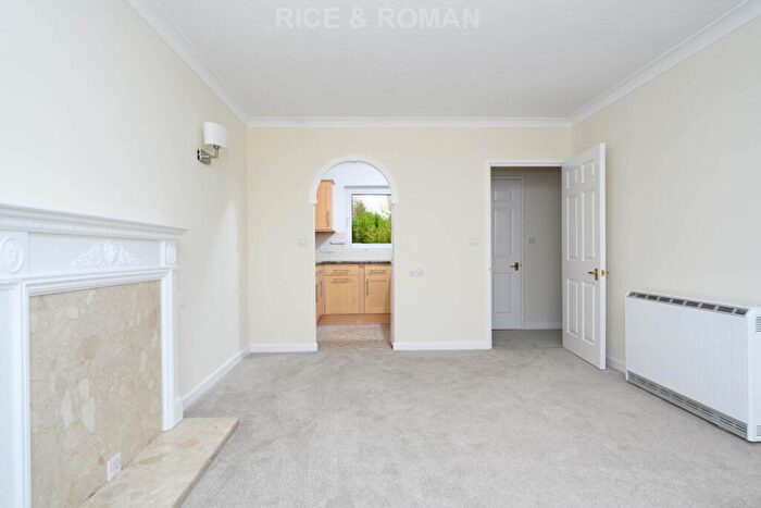 2 Bedroom Retirement Property For Sale In Bridge Court, Weybridge, KT13