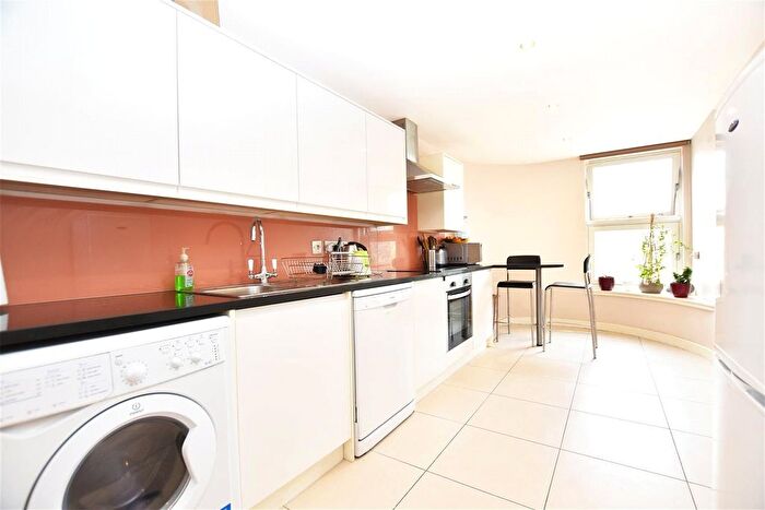 1 Bedroom Flat To Rent In Bambri Court, Isleworth, TW7