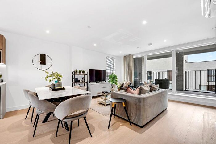 3 Bedroom Flat To Rent In The Avenue, London, NW6