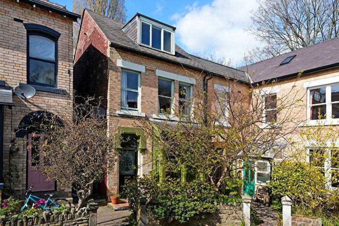 3 Bedroom Semi-detached House For Sale In Kenbourne Grove, Sheffield, S7