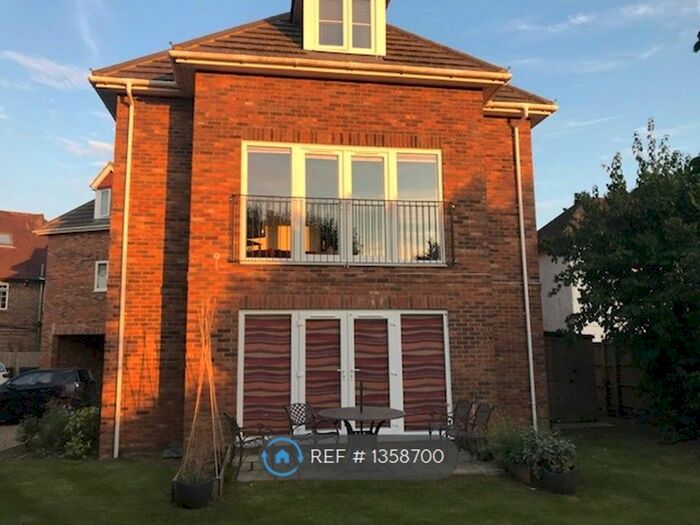 2 Bedroom Flat To Rent In The Westfield, Woking, GU22