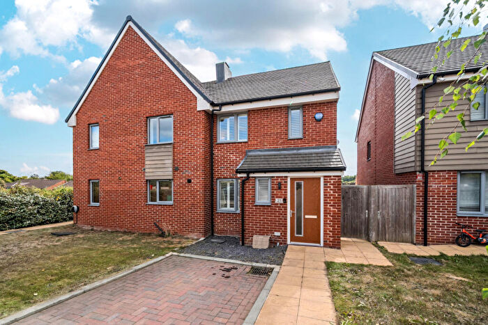 2 Bedroom Semi Detached House For Sale In Worcester Drive, Swanley, Kent, BR8