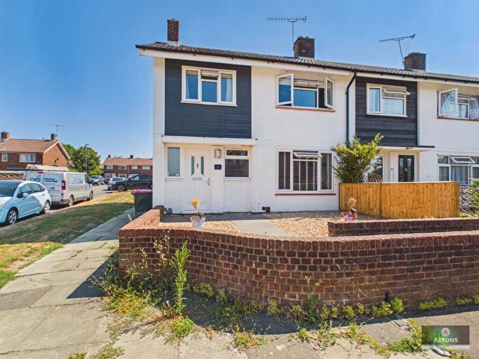 3 Bedroom End Of Terrace House For Sale In Cuckmere Crescent, Gossops Green, RH11